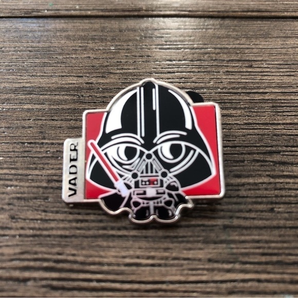 Disney Official Trading Pin: Star Wars: Cute Characters Darth Vader - Picture 1 of 2